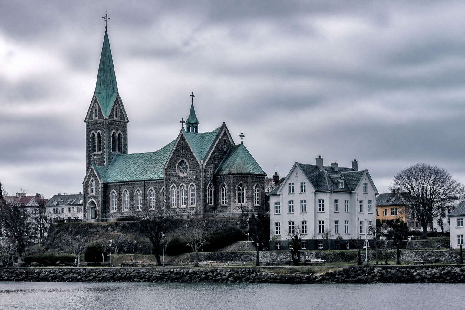 Utsnitt av Johannes kirke på Storhaug, med det karakteristiske tårnet.